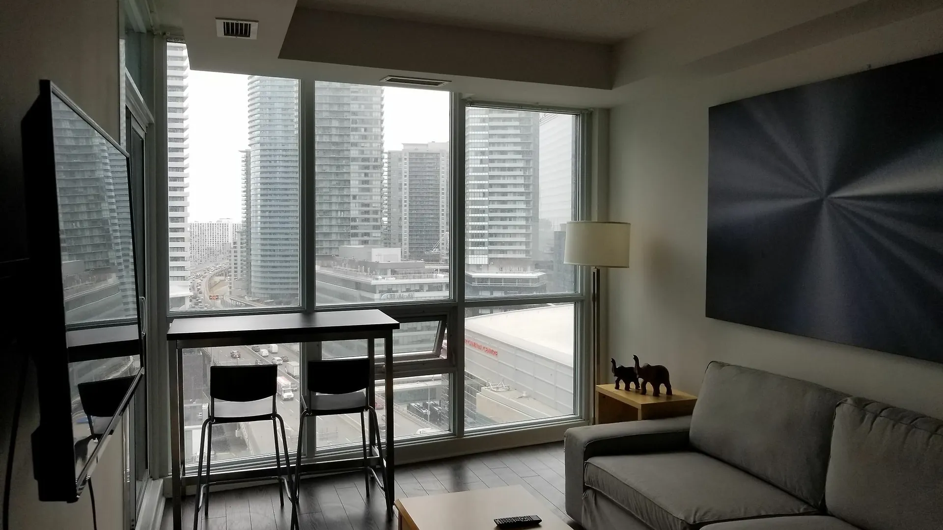 The Pinnacle Boutique Suites Торонто